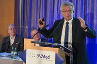 BVMed-Mitgliederversammlung: G-BA-Vorsitzender Hecken für gesetzliches Beratungsrecht bei Wundversorgungs-Studien