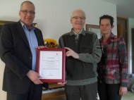 IG Nierenlebendspende e. V. ehrt Herrn Dr. jur. Wolfgang Heinemann als ersten deutschen Nierenlebendspender